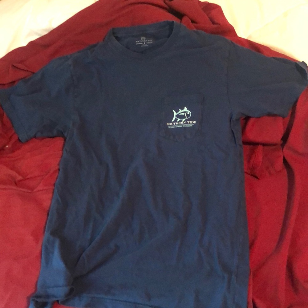 Dark blue southern tide t shirt